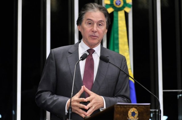 Temer assinou projeto que libera R$ 2 bilhões para prefeituras, diz Eunício