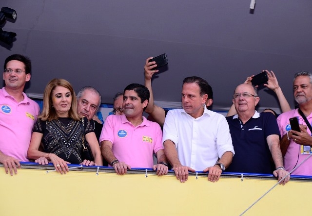 José Ronaldo, Rodrigo Maia e João Doria participam do Carnaval de Salvador