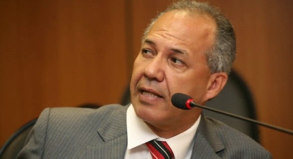 Carlos Geilson critica baixo valor do investimento na construção de hospital regional em Feira de Santana
