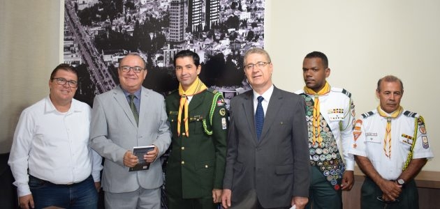 CMFS: Presidente da Câmara recebe desbravadores de Feira de Santana