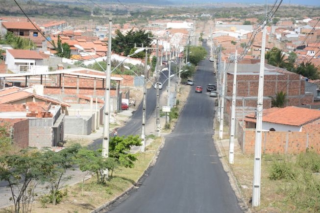 Pavimentação asfáltica da rua Ipanema será concluída na próxima segunda-feira