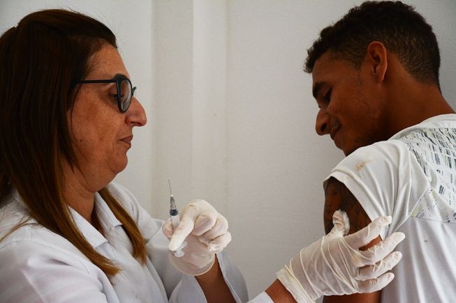 Feira de Santana: Moradores de rua são vacinados contra Hepatite B