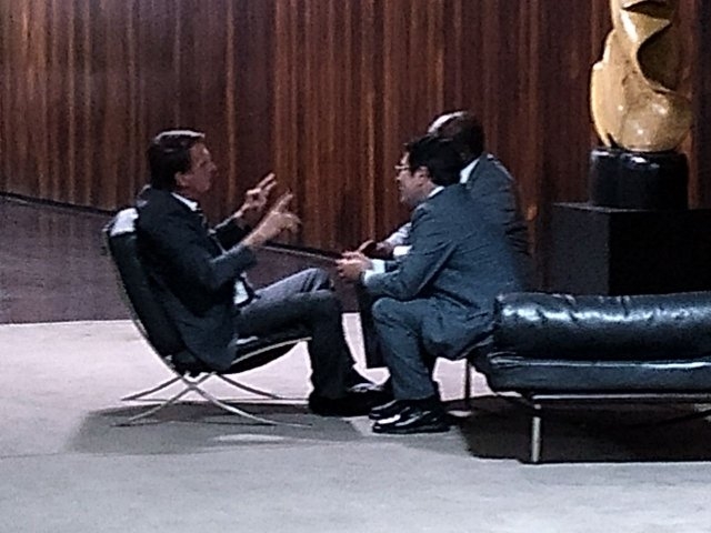 Irmão Lázaro se reúne com Bolsonaro em Brasília