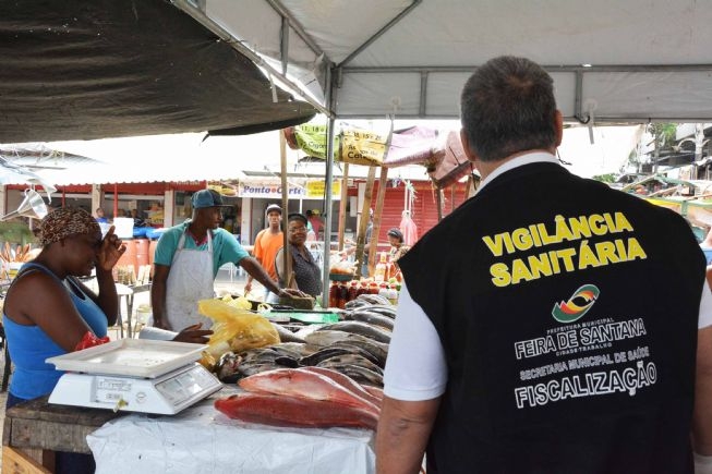 FEIRA DE SANTANA: Viep e Procon fiscalizam qualidade do peixe vendido no Centro de Abastecimento
