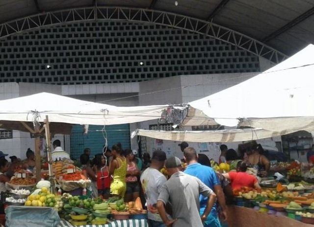 FEIRA DE SANTANA: Homem é perseguido e morto no Mercado do Tomba