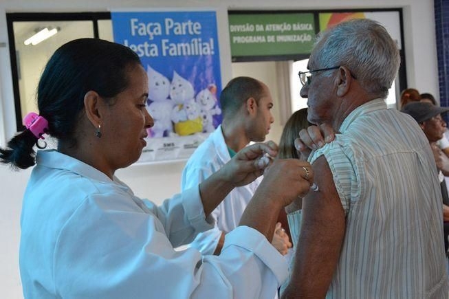 Vacina contra a gripe começou nesta segunda nos postos de saúde