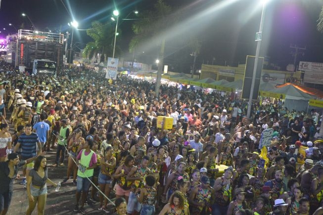 Quixabeira da Matinha coloca o samba de roda na avenida