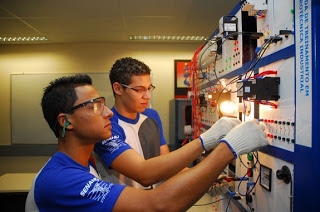 Senai abre 987 vagas em cursos gratuitos de aprendiz industrial em diversas cidades da Bahia