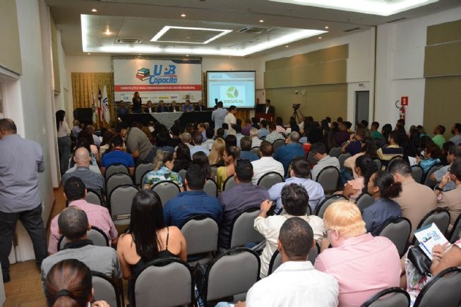 Feira sedia a primeira edição do UPB Capacita, evento que reúne cerca de 150 prefeitos baianos