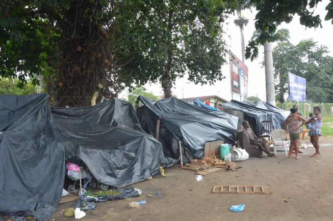 PMFS: Famílias recebem aluguel social e deixam barracos de papelão