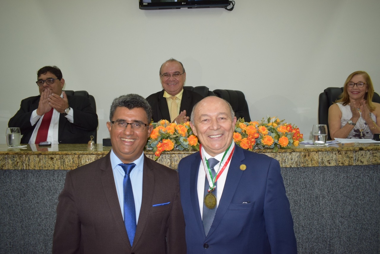Deputado federal José Nunes é condecorado com a Comenda Francisco Pinto  