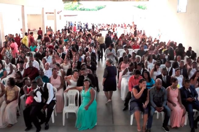 PMFS: Casamento coletivo concretiza sonho de 81 casais em Humildes