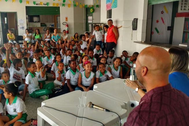 PMFS: Alunos de escola municipal recebem motivação de ex-jogadores de futebol