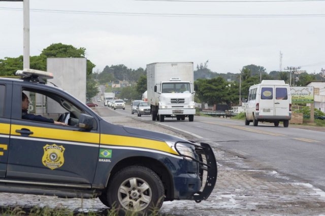 Caminhoneiros deixam pontos de protestos nas rodovias de Feira de Santana, afirma PRF