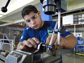 SENAI oferece 550 bolsas de estudo para cursos técnicos gratuitos de aprendizagem industrial