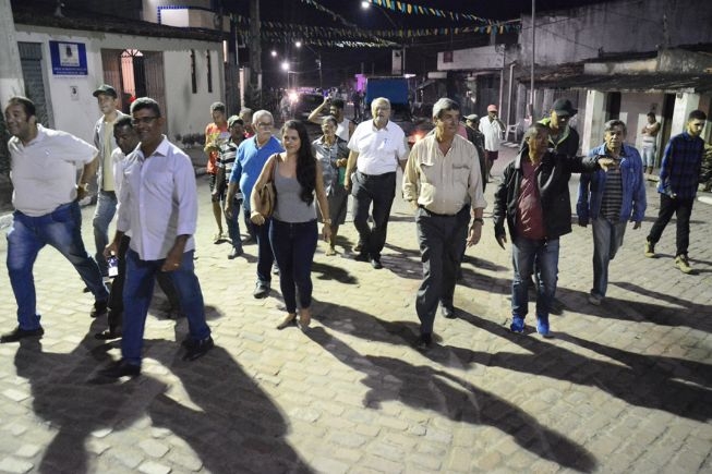 PMFS: Moradores de Jaíba comemoram pavimentação de ruas as vésperas do São Pedro
