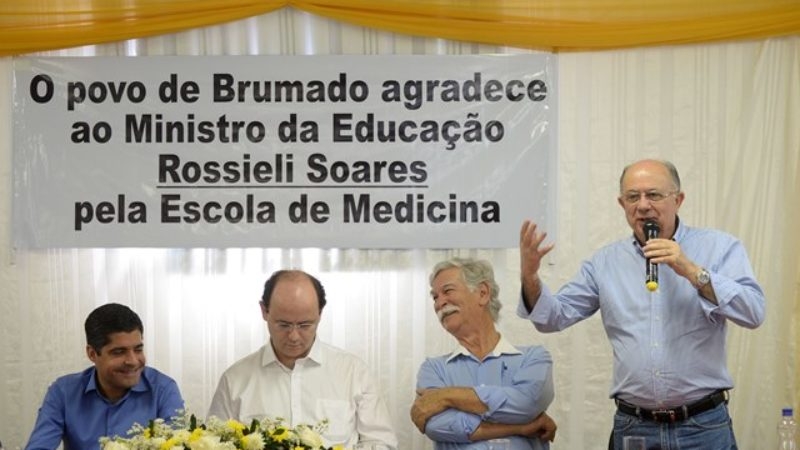 Brumado: José Ronaldo, ACM Neto e o prefeito Eduardo Vasconcelos participam de lançamento de Faculdade de Medicina