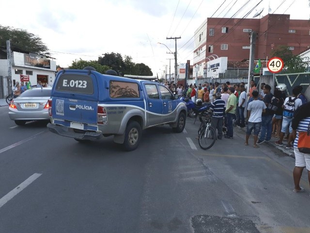 FEIRA DE SANTANA: Homem é morto ao tentar praticar assalto na Rua Castro Alves, diz polícia