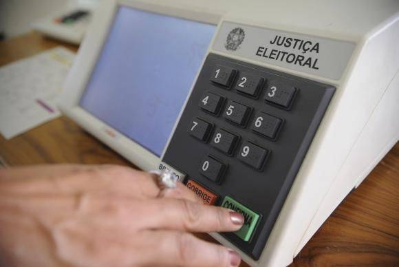 Lei Eleitoral restringe atos do poder público