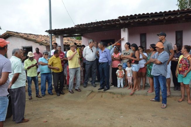 PMFS: Prefeito autoriza pavimentação de duas ruas em Tiquaruçu