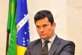 Defesa de Lula diz que Moro, de férias, atuou para impedir soltura