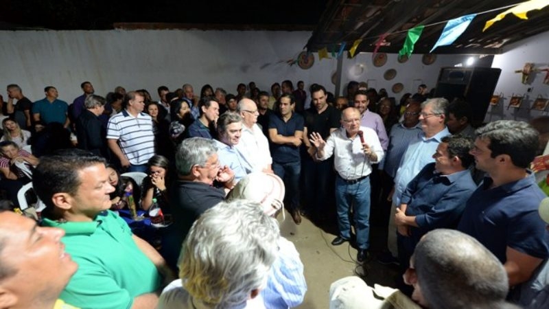 Casa Nova: José Ronaldo visita Festa do Interior e é saudado por lideranças políticas