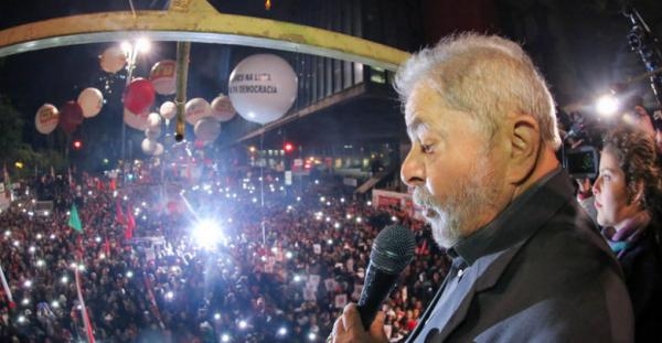 Lula é oficializado candidato à Presidência pelo PT