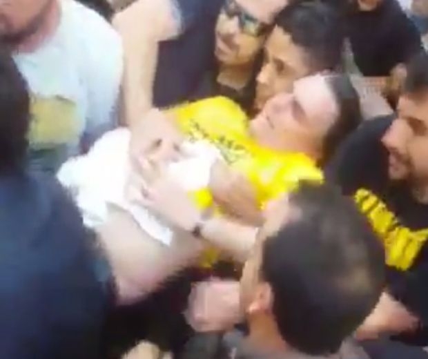 Bolsonaro leva facada durante ato de campanha em Minas Gerais