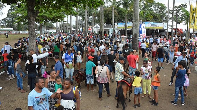 FEIRA DE SANTANA: Sexta-feira de grande público na Expofeira