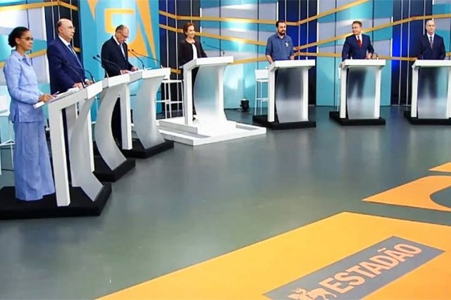 Sem Bolsonaro, presidenciáveis participam de terceiro debate