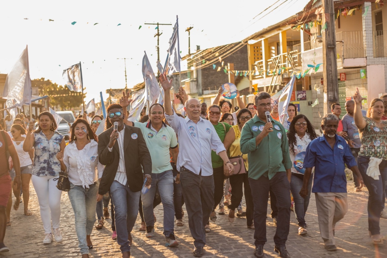 LULINHA INAUGURA COMITÊ E REALIZA GRANDE CAMINHADA NA CONCEIÇÃO 