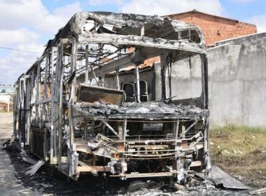 Feira: Ônibus é incendiado após morte de suspeito de tráfico; aulas ficam suspensas