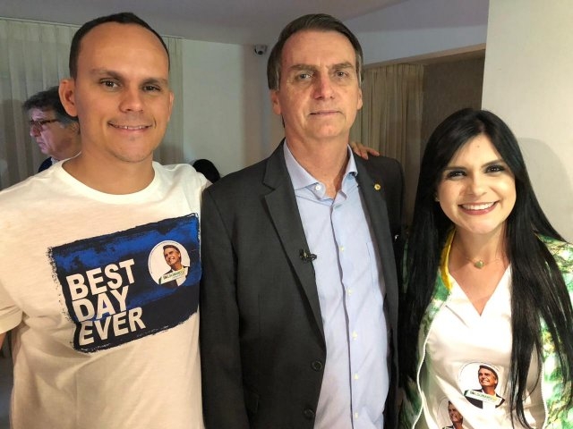 Deputada federal eleita Dayane Pimentel acompanha Bolsonaro no Rio de Janeiro