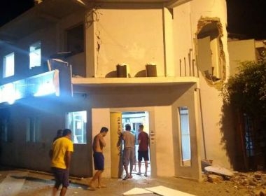 Andorinha: Quadrilha usa moradores como 'escudo humano' em explosão de banco