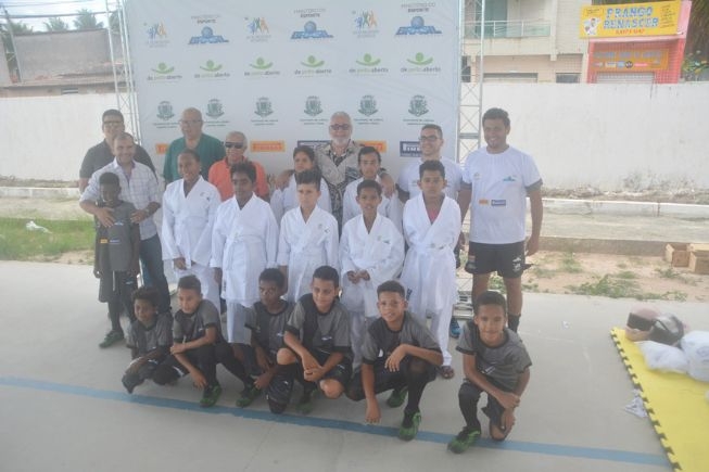 PMFS: Projeto social distribui material esportivo para jovens atletas no Parque da Juventude