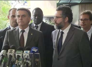 'Prefeitos demitiram outros médicos para contratar cubanos', diz Bolsonaro