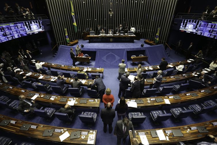Grupo no Senado tenta votar projeto que enfraquece a Ficha Limpa e reduz inelegibilidade de político condenado