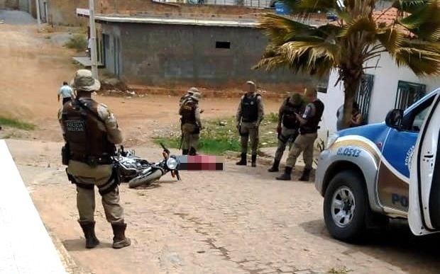 Homem é morto a tiros quando pilotava moto em Euclides da Cunha