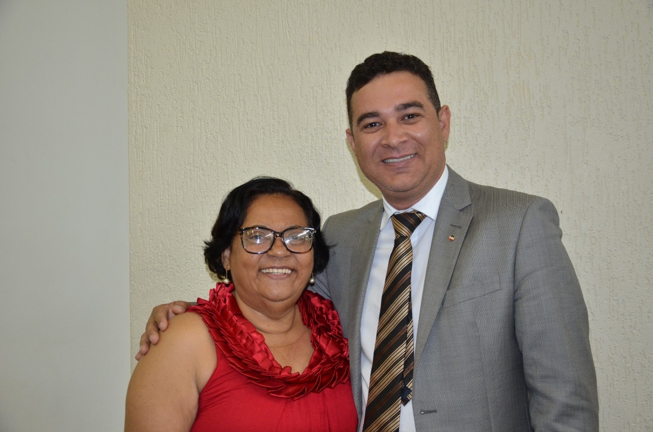 Com 41 anos de história na cidade,  jornalista Madalena de Jesus recebe Título de Cidadã Feirense