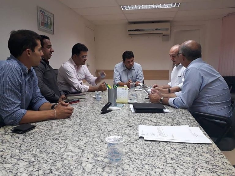 José Nunes cobra sobre problemas de distribuição de água em municípios em visita à Embasa
