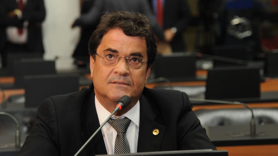 ALBA: Angelo Almeida solicita pavimentação de trechos da BA-210