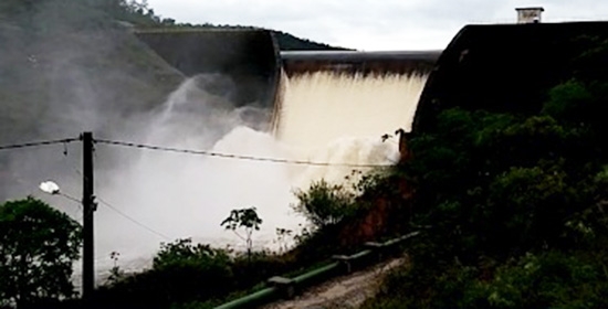 Barragens de Pindobaçu e Aipim transbordam após fortes chuvas na região