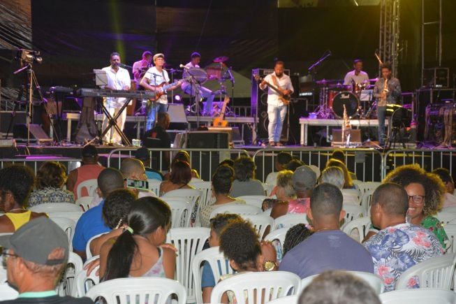 PREFEITURA DE FEIRA: Shows levam do samba ao instrumental no Natal Encantado