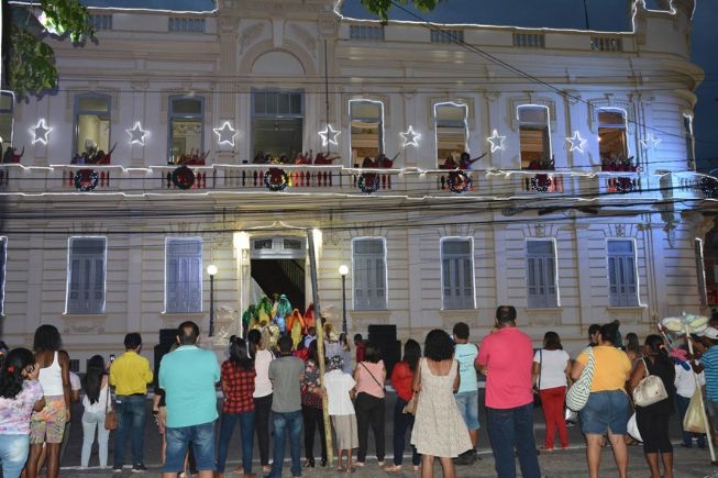 FEIRA DE SANTANA: Paço Municipal abre as portas para o Natal Encantado