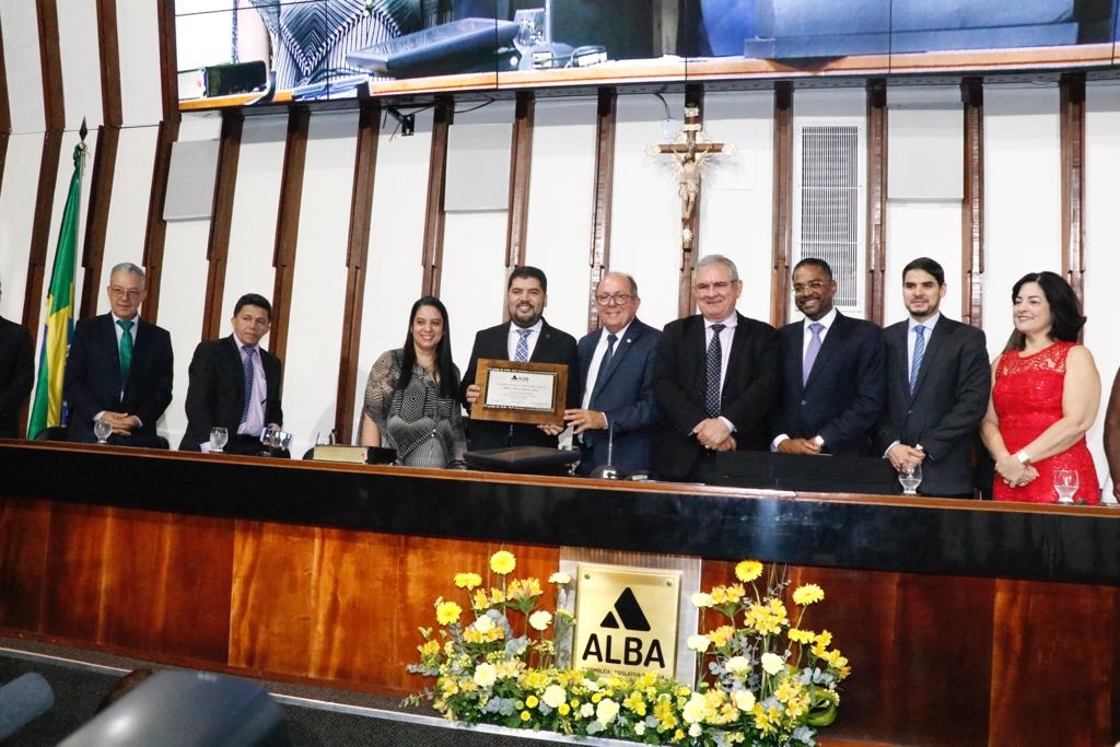 José de Arimateia contempla ministro da Indústria, Comércio Exterior e Serviços, Marcos Jorge de Lima, com Título de Cidadão Baiano