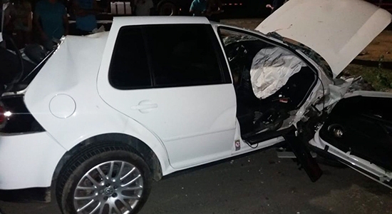 PM morre após colidir veículo em carreta e caminhão em Juazeiro