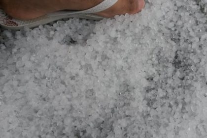 Chuva de granizo surpreende moradores de duas cidades na Bahia