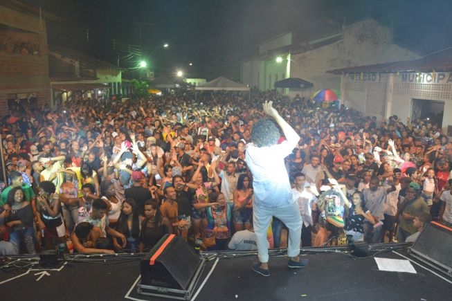 FEIRA DE SANTANA: Público superou expectativas na primeira noite do Reisado de São Vicente
