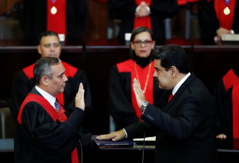 Presidente da Venezuela diz que país está no “centro da guerra mundial”