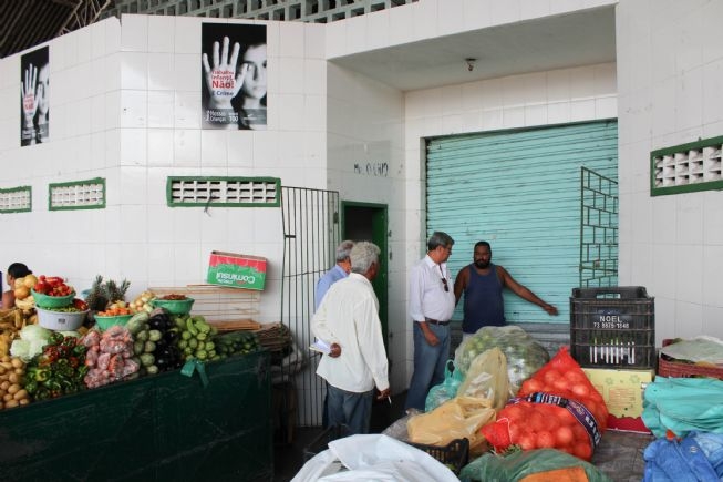 FEIRA DE SANTANA: Colbert Martins faz visita técnica ao Mercado do Tomba e ouve solicitações dos comerciantes